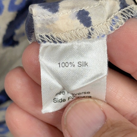 Cabi‎ Ruffle Sleeveless Blouse Top Women's Small Blue Leopard Print 100% Silk - Picture 6 of 7